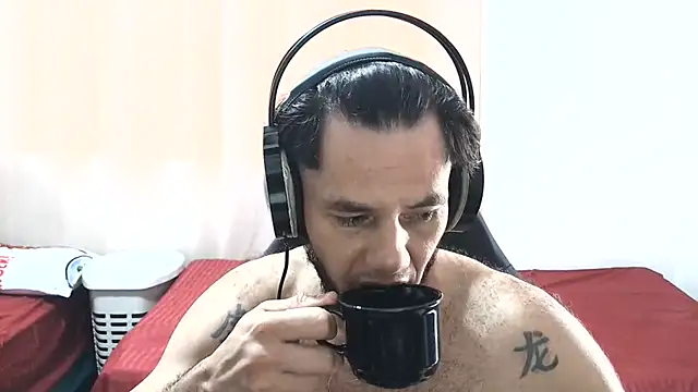 Snapshot of andrew_1520 chatting on 07/30/26, 06:07 andrew 1520 online show from 07/30/26, 06:07