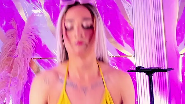 Snapshot of Molly_Spears_ chatting on 04/14/26, 04:24 Molly Spears online show from 04/14/26, 04:24