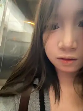 Snapshot of CCi-0329 chatting on 04/12/26, 11:15 CCi-0329 online show from 04/12/26, 11:15