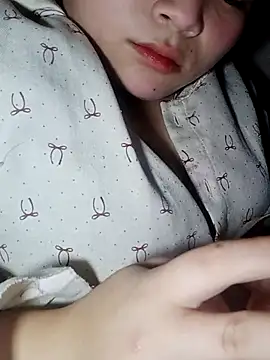 Snapshot of Anne-Rose chatting on 04/11/26, 05:12 Anne-Rose online show from 04/11/26, 05:12