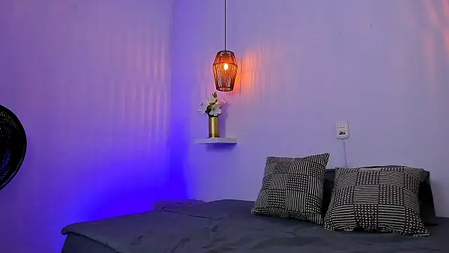 Snapshot of fatima-milf chatting on 04/14/26, 01:22 fatima-milf online show from 04/14/26, 01:22