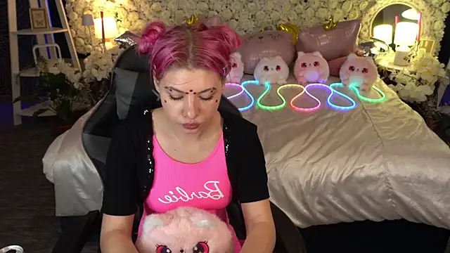 PinkyTrix online show from 05/07/26, 06:57