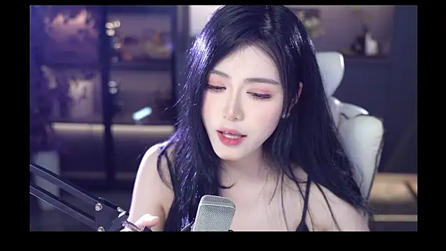 Snapshot of Seraphinei chatting on 05/11/26, 02:45 Seraphinei online show from 05/11/26, 02:45