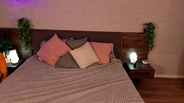 Snapshot of KimEvanss chatting on 04/14/26, 11:27 KimEvanss online show from 04/14/26, 11:27