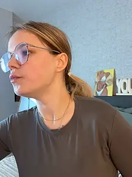 KimEvanss online show from 06/03/26, 05:43