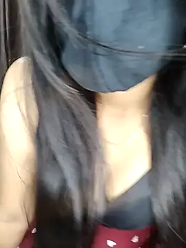 Snapshot of Eleena_G chatting on 04/21/26, 10:34 Eleena G online show from 04/21/26, 10:34
