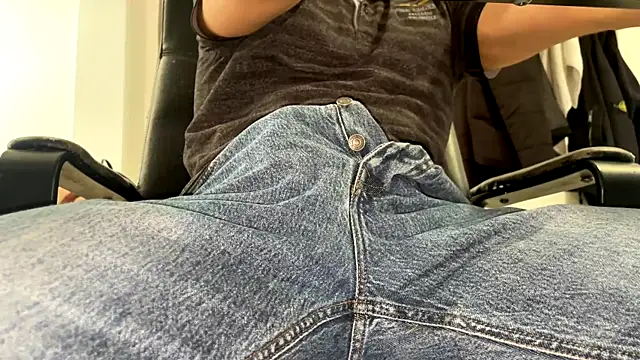 cumnerd00 online show from 04/12/26, 11:37