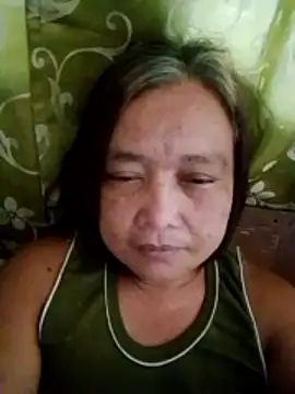 Snapshot of jeanyummytits chatting on 05/21/26, 12:06 jeanyummytits online show from 05/21/26, 12:06
