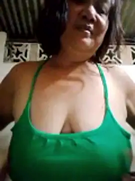 Snapshot of jeanyummytits chatting on 06/03/26, 01:25 jeanyummytits online show from 06/03/26, 01:25