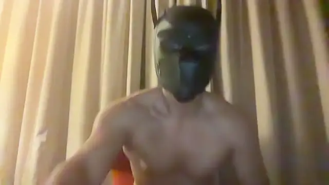 Snapshot of EastHunter chatting on 04/13/26, 05:51 EastHunter online show from 04/13/26, 05:51