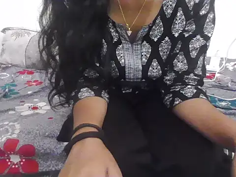 Snapshot of Malikaaa_V chatting on 07/29/26, 06:39 Malikaaa V online show from 07/29/26, 06:39