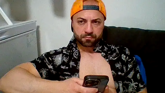 Snapshot of colaandgin chatting on 06/23/26, 11:14 colaandgin online show from 06/23/26, 11:14