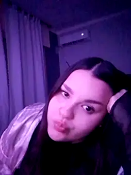 Snapshot of estrell4 chatting on 05/27/26, 03:03 estrell4 online show from 05/27/26, 03:03