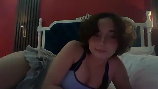 Snapshot of sarah2139 chatting on 04/17/26, 08:28 sarah2139 online show from 04/17/26, 08:28