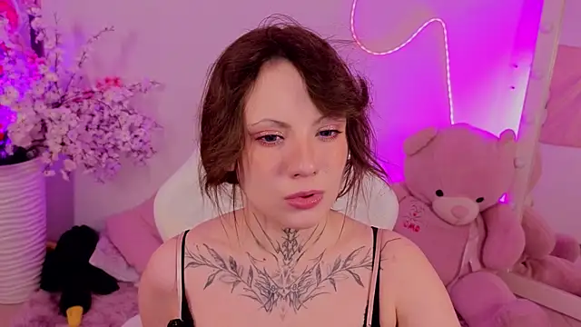 EricaMoonn online show from 05/18/26, 09:37