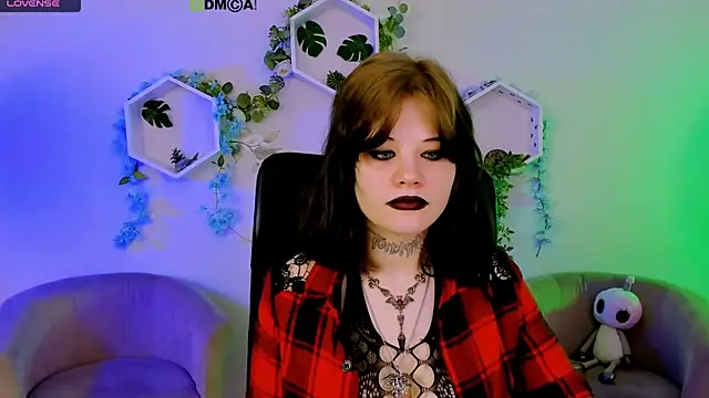 nikki kiss  online show from 06/17/26, 08:28