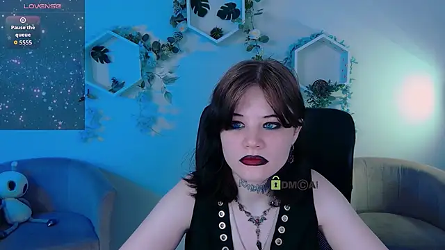nikki kiss  online show from 06/19/26, 08:29