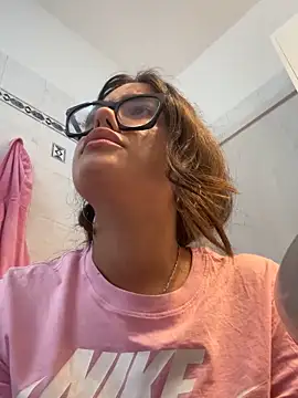 Snapshot of Sofialapazzerella chatting on 05/06/26, 02:33 Sofialapazzerella online show from 05/06/26, 02:33
