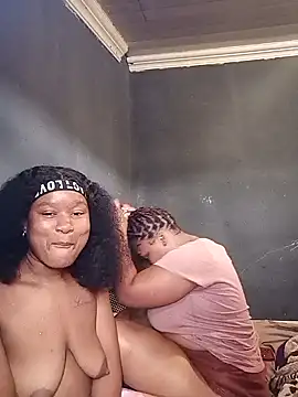 Snapshot of Diva-girl1 chatting on 04/14/26, 10:32 Diva-girl1 online show from 04/14/26, 10:32