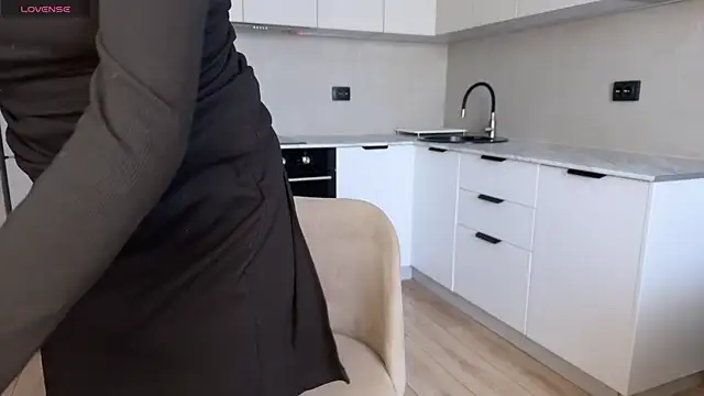 Snapshot of Molly_Beauti chatting on 04/14/26, 05:02 Molly Beauti online show from 04/14/26, 05:02