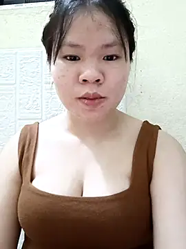 Snapshot of Seraphinahh chatting on 04/17/26, 03:04 Seraphinahh online show from 04/17/26, 03:04