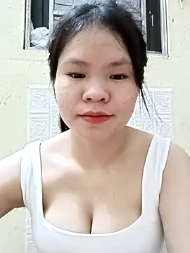 Snapshot of Seraphinahh chatting on 04/28/26, 03:50 Seraphinahh online show from 04/28/26, 03:50