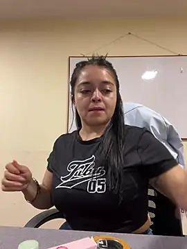 Snapshot of Selene__Ferrer chatting on 04/15/26, 01:29 Selene Ferrer online show from 04/15/26, 01:29