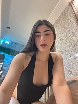 Snapshot of evelyn_hills chatting on 04/18/26, 01:59 evelyn hills online show from 04/18/26, 01:59