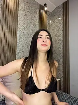 Snapshot of evelyn_hills chatting on 06/03/26, 03:06 evelyn hills online show from 06/03/26, 03:06