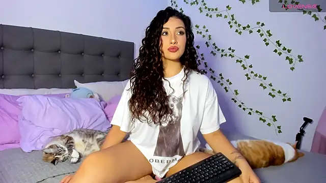 Snapshot of Charlotte_james1 chatting on 07/11/26, 01:52 Charlotte james1 online show from 07/11/26, 01:52