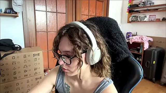 PillowPeachX online show from 05/19/26, 09:37