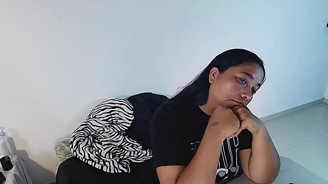 cristycurvy 02 online show from 04/15/26, 08:42