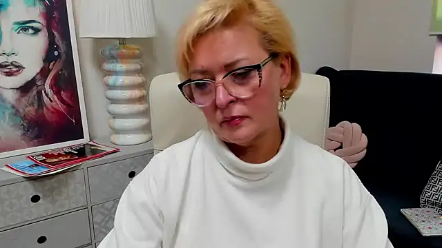 luna xfantasy online show from 04/28/26, 06:29