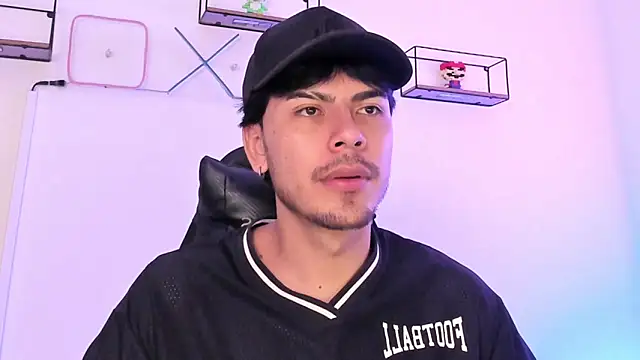 Snapshot of Izack_01 chatting on 04/15/26, 04:47 Izack 01 online show from 04/15/26, 04:47