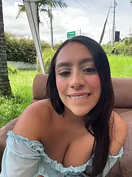 JuliettaGmz online show from 06/06/26, 05:17