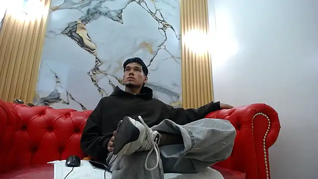 Tittan Maxxx  online show from 04/14/26, 07:53