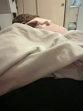 Snapshot of pazzuttraa chatting on 04/14/26, 03:12 pazzuttraa online show from 04/14/26, 03:12