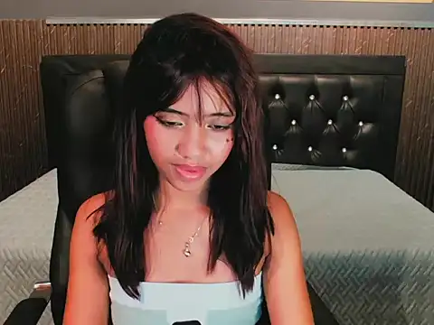 Snapshot of Zafiro_Bluex chatting on 04/13/26, 11:54 Zafiro Bluex online show from 04/13/26, 11:54