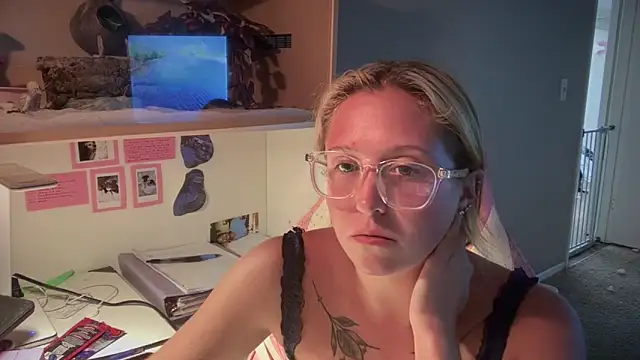 MUSCLEMOMMY1365 online show from 04/26/26, 12:52