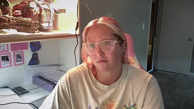 MUSCLEMOMMY1365 online show from 05/12/26, 03:53