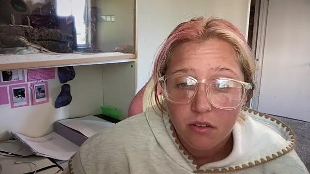 MUSCLEMOMMY1365 online show from 05/14/26, 03:30