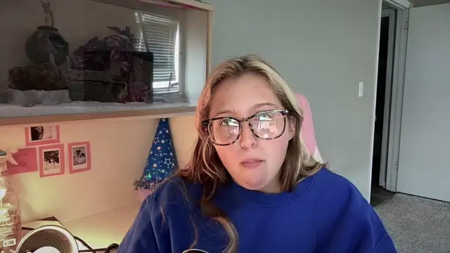 MUSCLEMOMMY1365 online show from 06/09/26, 04:18