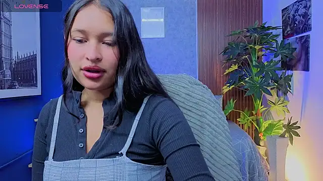Snapshot of Milenka-5 chatting on 05/09/26, 08:36 Milenka-5 online show from 05/09/26, 08:36