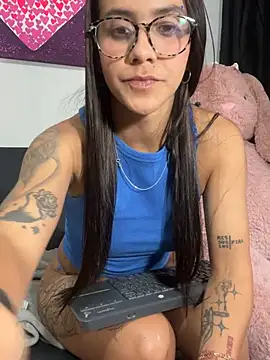 Snapshot of Ashley_varez11 chatting on 07/05/26, 04:30 Ashley varez11 online show from 07/05/26, 04:30
