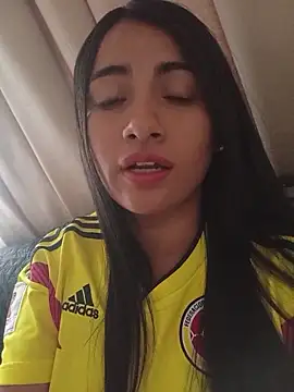 DaniellaGiraldo online show from 06/17/26, 02:29