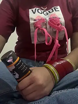 Snapshot of Cute_maari chatting on 04/30/26, 10:14 Cute maari online show from 04/30/26, 10:14
