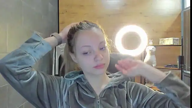 EmmaaMcDon online show from 04/27/26, 08:12