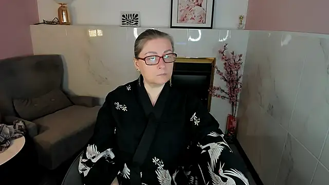 Snapshot of Alexandra_Kind chatting on 04/17/26, 01:36 Alexandra Kind online show from 04/17/26, 01:36