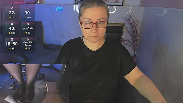 Snapshot of Alexandra_Kind chatting on 04/21/26, 08:44 Alexandra Kind online show from 04/21/26, 08:44