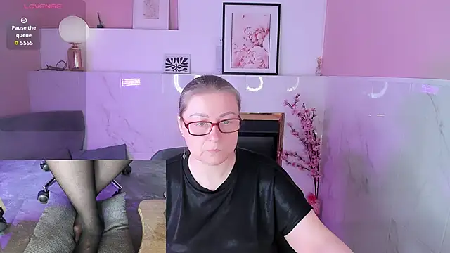 Snapshot of Alexandra_Kind chatting on 04/22/26, 08:54 Alexandra Kind online show from 04/22/26, 08:54
